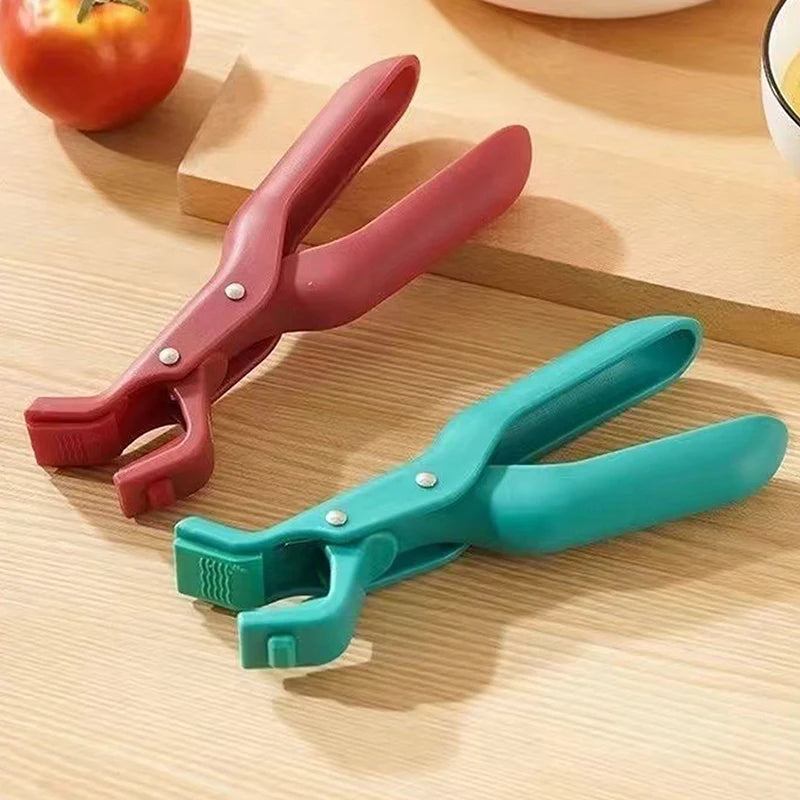 (1 + 1 Free) SafeGrip: The Handy Hot Dish Holder