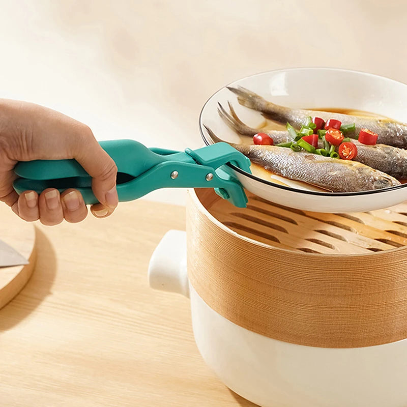 (1 + 1 Free) SafeGrip: The Handy Hot Dish Holder